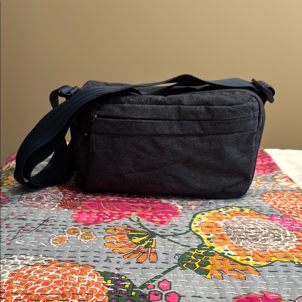 Ace Shoulder Bag 10Inch Tablet Storage